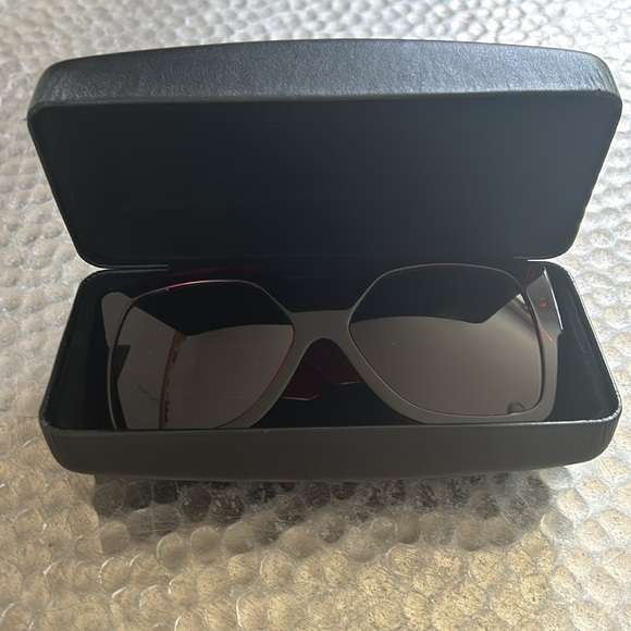 Versace sunglasses red Brand new! - Picture 7 of 8